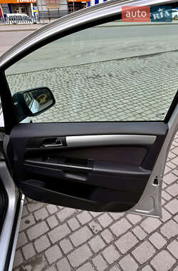 Минивэн Opel Zafira 2011 в 