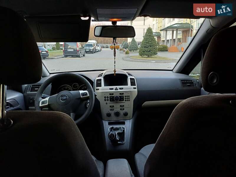 Минивэн Opel Zafira 2008 в 