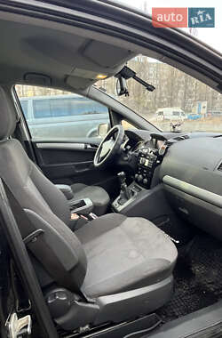 Минивэн Opel Zafira 2010 в 