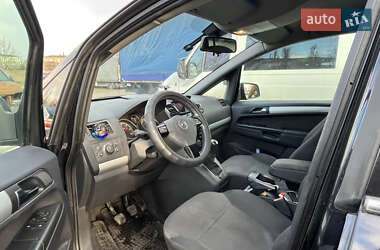 Минивэн Opel Zafira 2010 в 