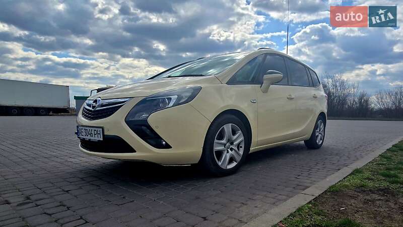 Opel Zafira 2016