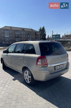 Минивэн Opel Zafira 2011 в 