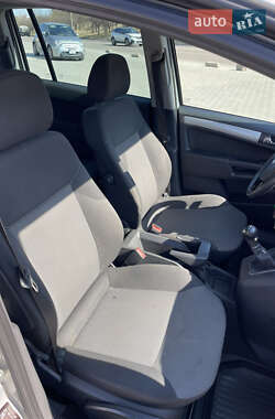 Минивэн Opel Zafira 2011 в 