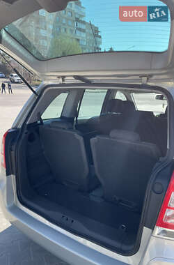 Минивэн Opel Zafira 2011 в 