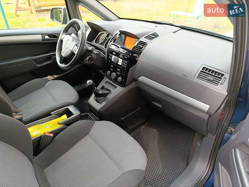 Мінівен Opel Zafira 2012 в Радомишлі