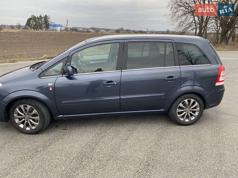 Минивэн Opel Zafira 2010 в Ромнах фото 4 Минивэн Opel Zafira 2010 в Ромнах