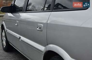 Минивэн Opel Zafira 2004 в 