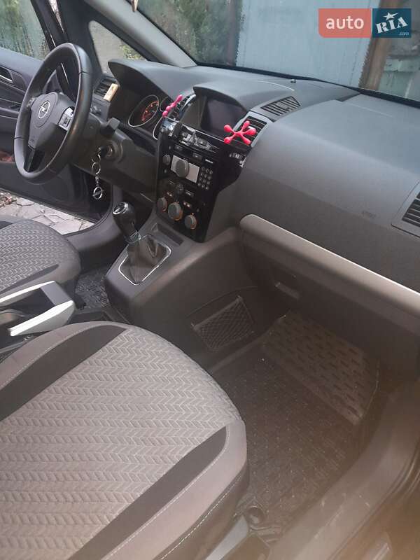 Минивэн Opel Zafira 2009 в Бучаче