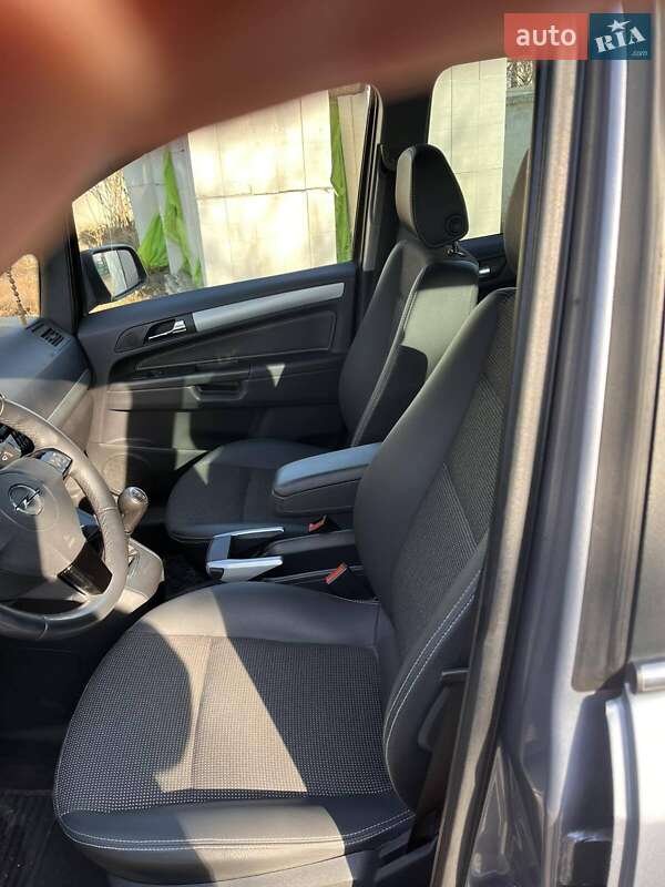 Минивэн Opel Zafira 2010 в Золотоноше