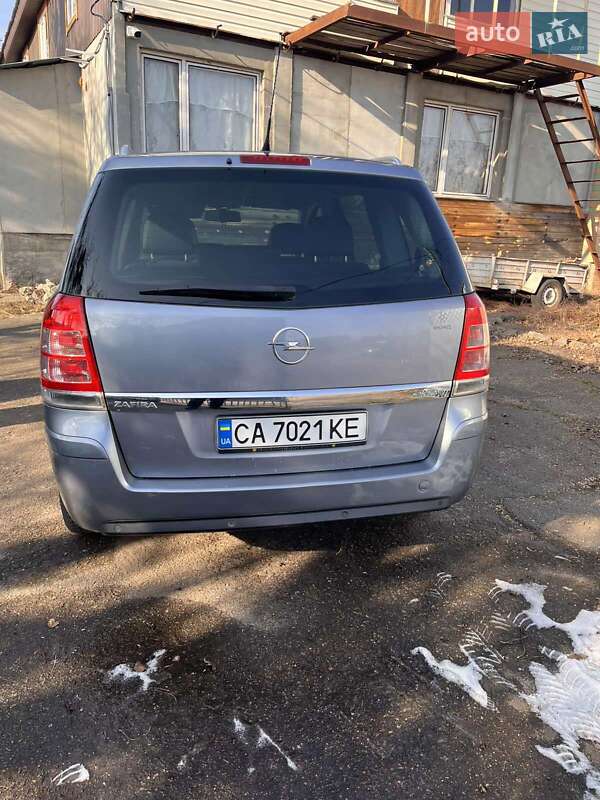 Минивэн Opel Zafira 2010 в Золотоноше