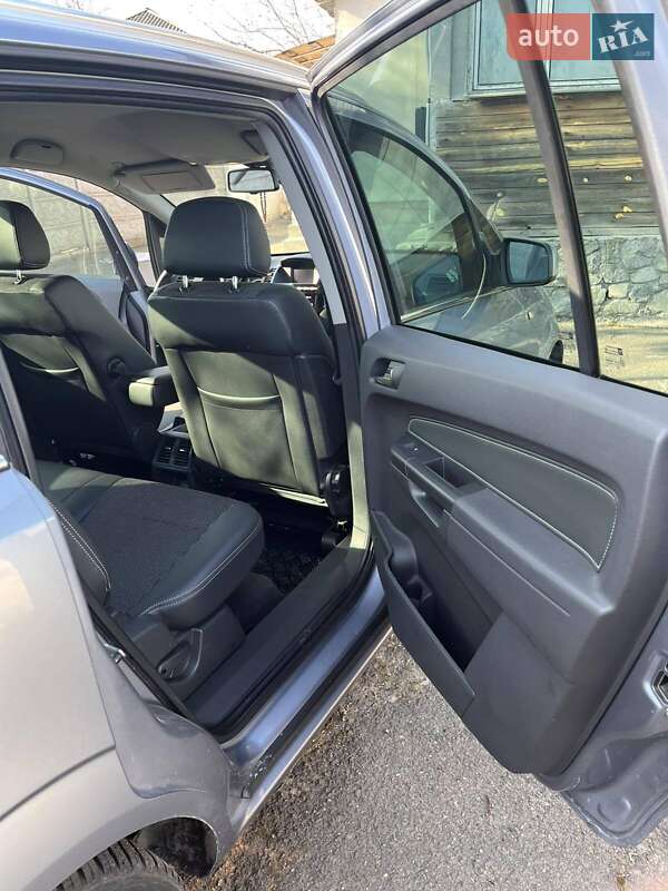 Минивэн Opel Zafira 2010 в Золотоноше