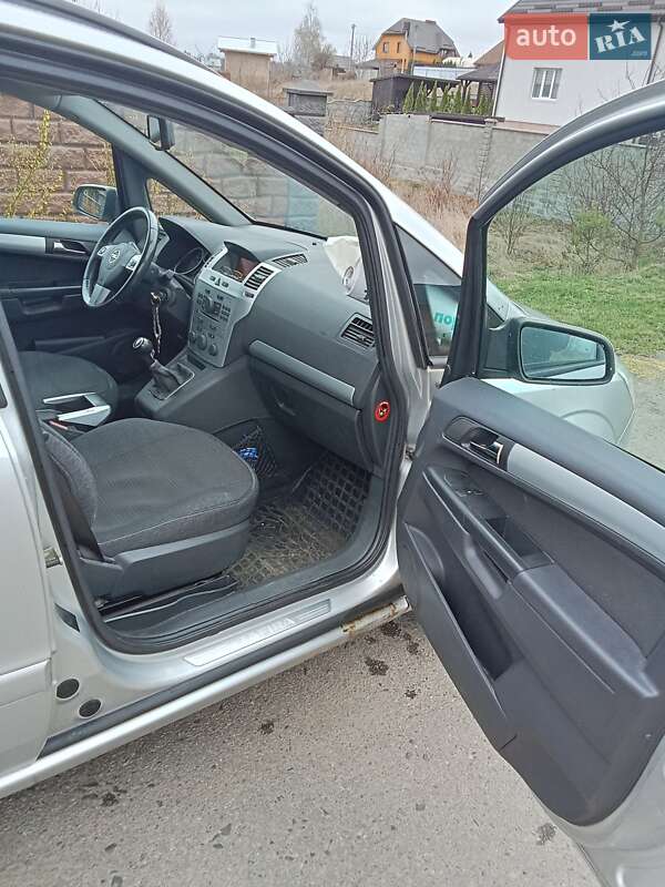 Мінівен Opel Zafira 2009 в Рівному