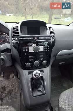 Минивэн Opel Zafira 2010 в 