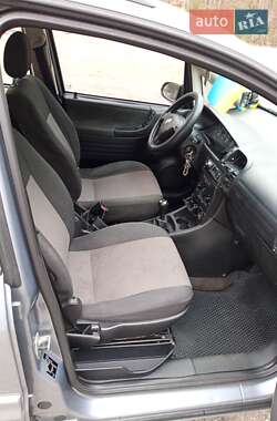 Минивэн Opel Zafira 2004 в 
