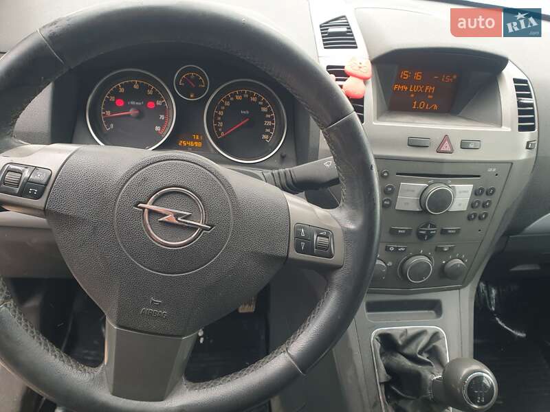 Минивэн Opel Zafira 2005 в Золочеве
