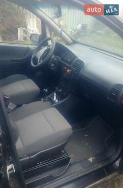 Минивэн Opel Zafira 2004 в 