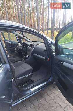 Минивэн Opel Zafira 2007 в 