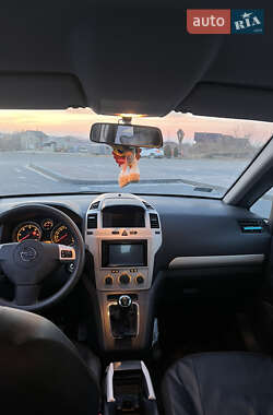 Минивэн Opel Zafira 2008 в 