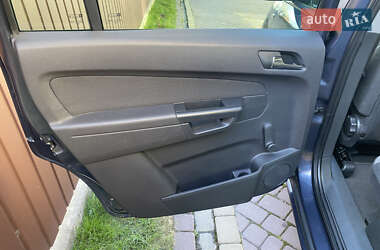 Минивэн Opel Zafira 2010 в 