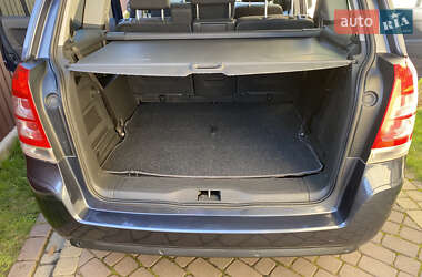 Минивэн Opel Zafira 2010 в 