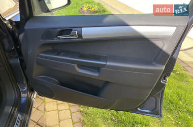 Минивэн Opel Zafira 2010 в 