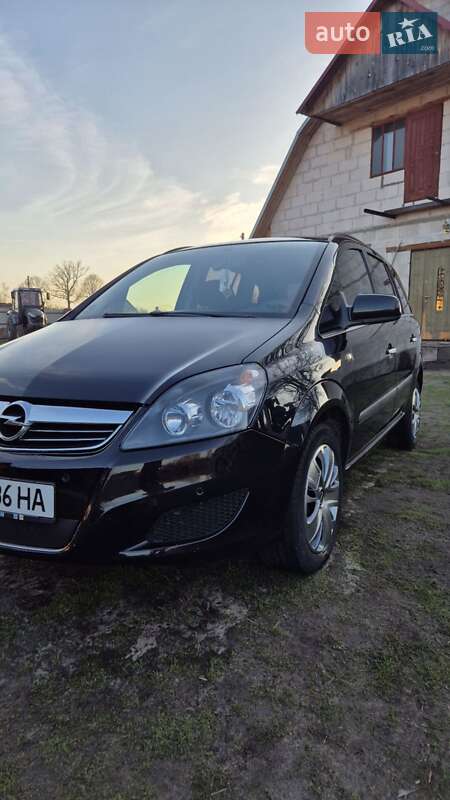 Минивэн Opel Zafira 2011 в 