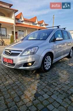 Минивэн Opel Zafira 2009 в 