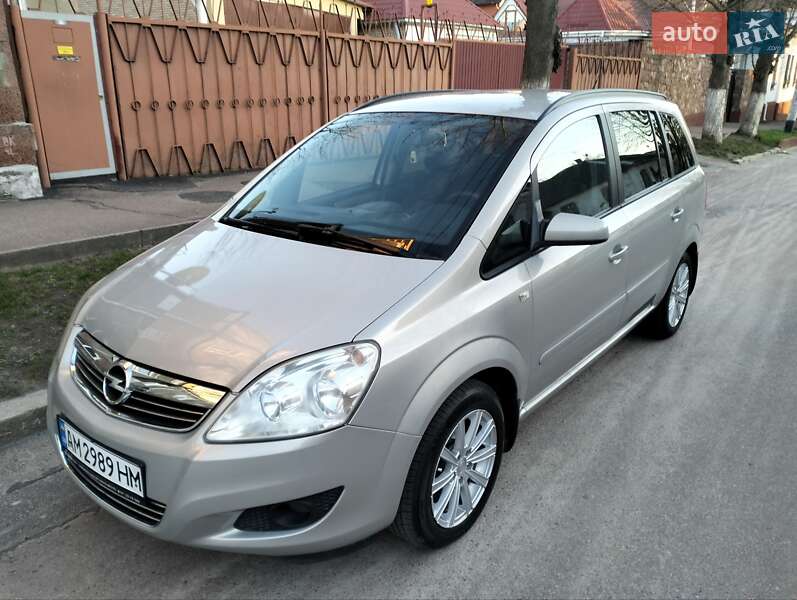 Минивэн Opel Zafira 2008 в 