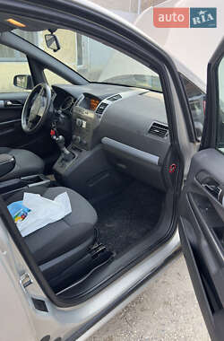 Минивэн Opel Zafira 2005 в 