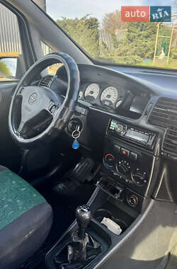 Минивэн Opel Zafira 2002 в 