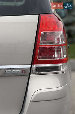 Минивэн Opel Zafira 2010 в 