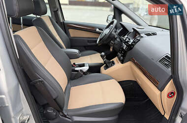 Минивэн Opel Zafira 2010 в 