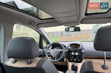 Минивэн Opel Zafira 2010 в 