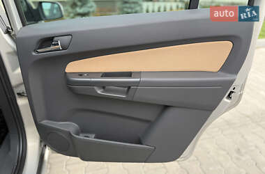 Минивэн Opel Zafira 2010 в 