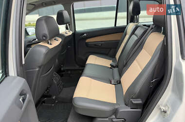 Минивэн Opel Zafira 2010 в 