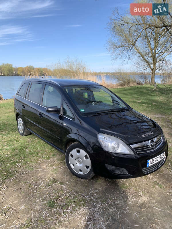 Минивэн Opel Zafira 2008 в 