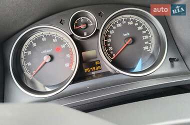 Минивэн Opel Zafira 2008 в 