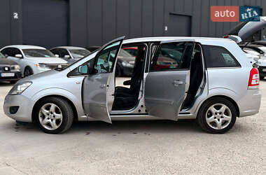 Минивэн Opel Zafira 2011 в 