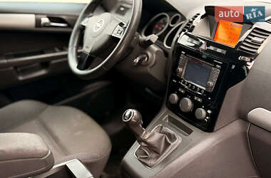 Минивэн Opel Zafira 2011 в 