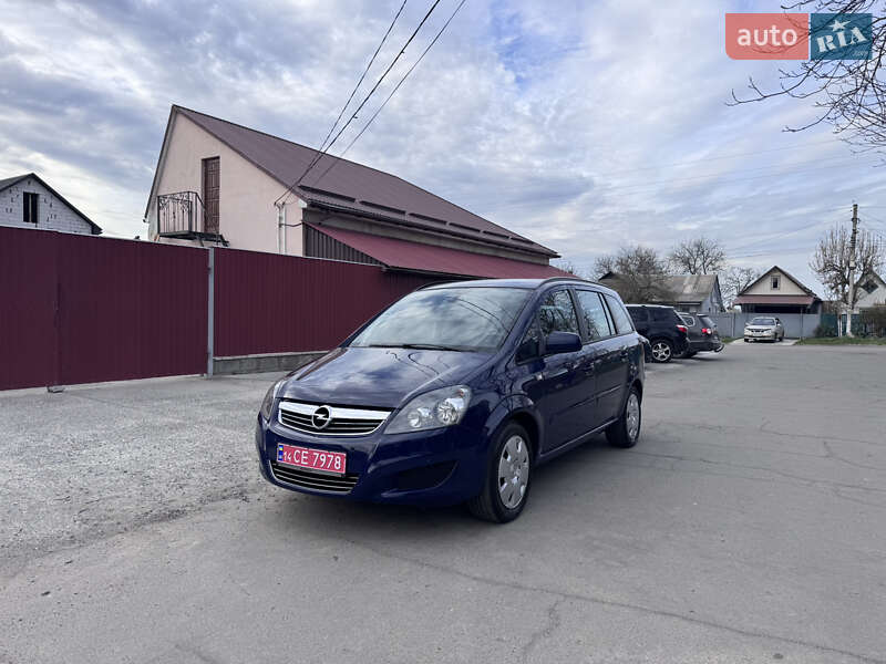 Минивэн Opel Zafira 2013 в 
