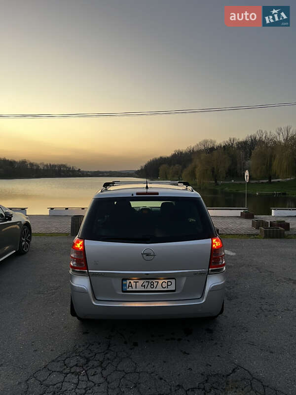 Мінівен Opel Zafira 2010 в Івано-Франківську