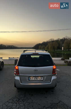 Минивэн Opel Zafira 2010 в 