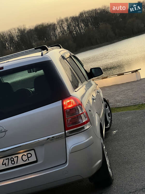 Мінівен Opel Zafira 2010 в Івано-Франківську