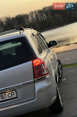 Минивэн Opel Zafira 2010 в 