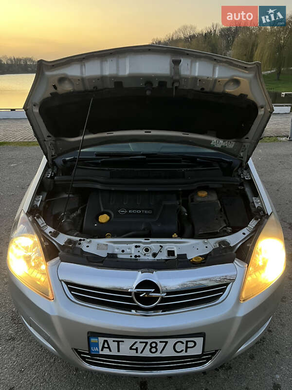 Мінівен Opel Zafira 2010 в Івано-Франківську