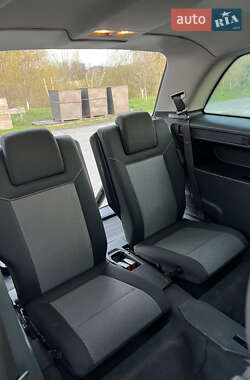 Минивэн Opel Zafira 2010 в 