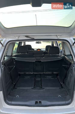 Минивэн Opel Zafira 2010 в 