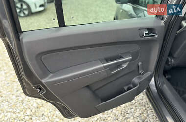 Минивэн Opel Zafira 2011 в 