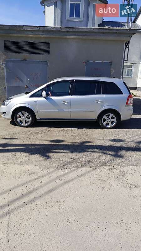 Opel Zafira 2011