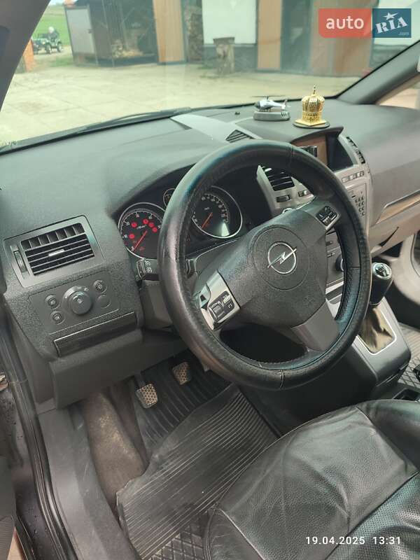 Минивэн Opel Zafira 2005 в Глыбокой